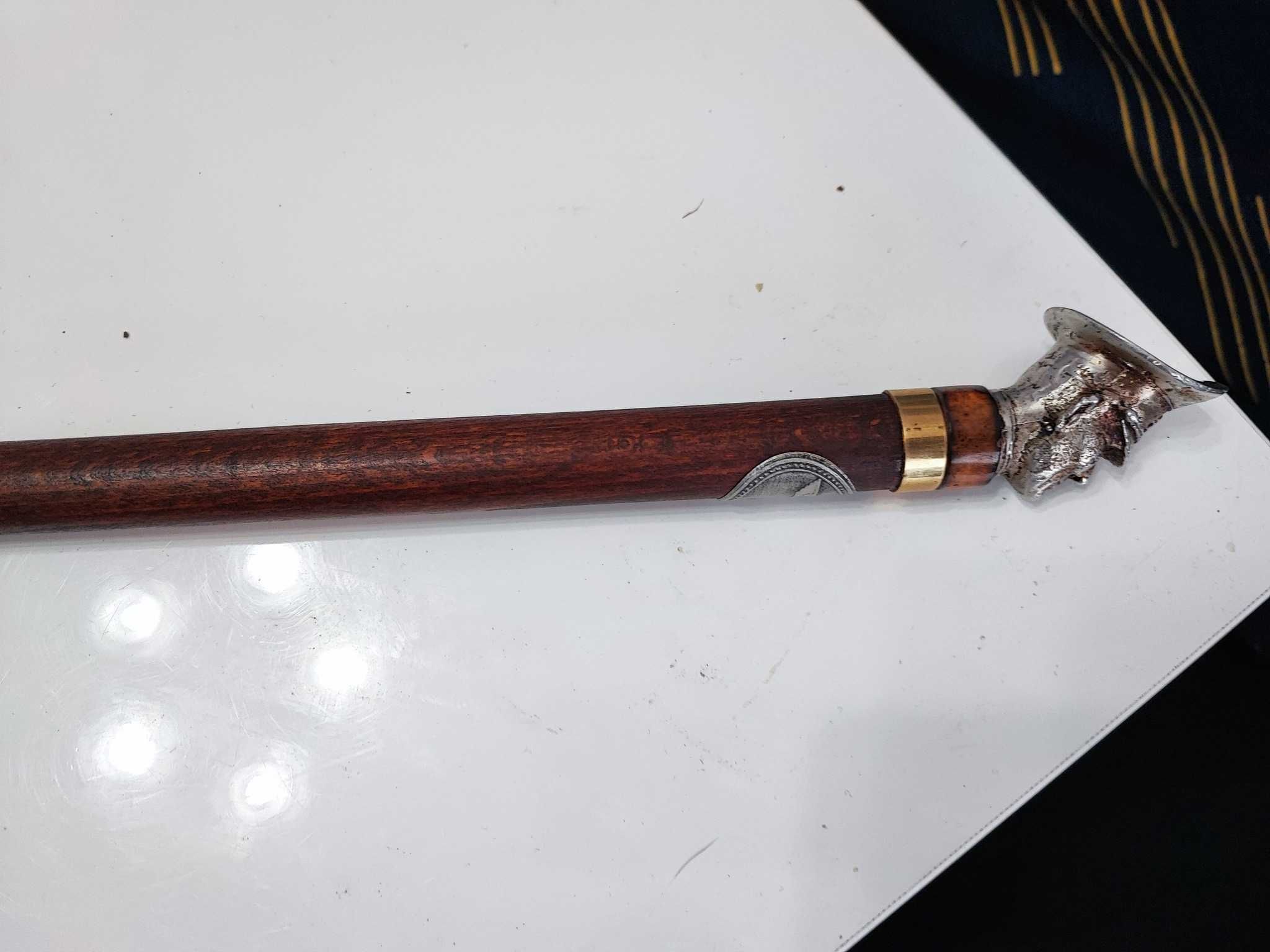 Baston vintage deosebit si interesant