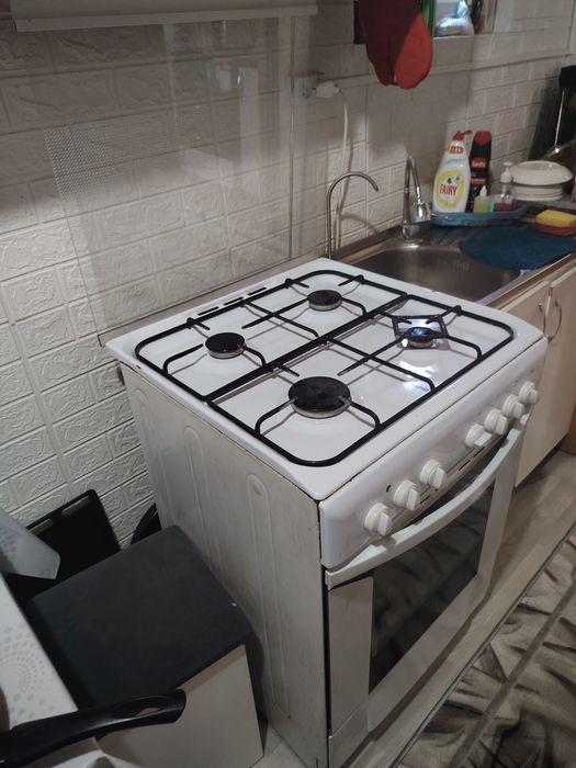 Продам газовую плиту