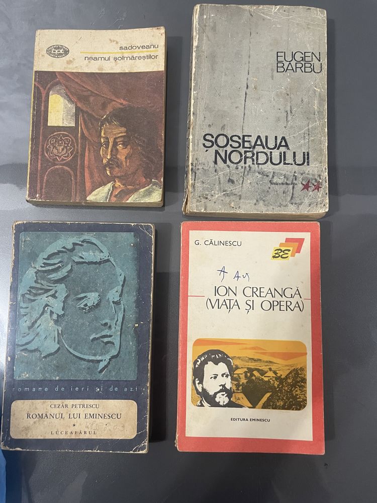 Carti vechi de peste 30 ani