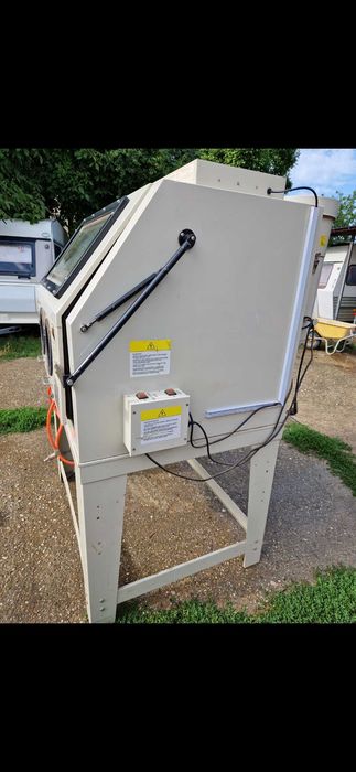Dulap profesional de sablare cu cabina de 990 litri si aspirator.