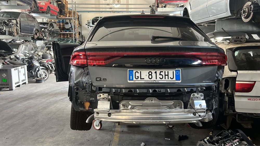 Dezmembrez Audi q8 2023