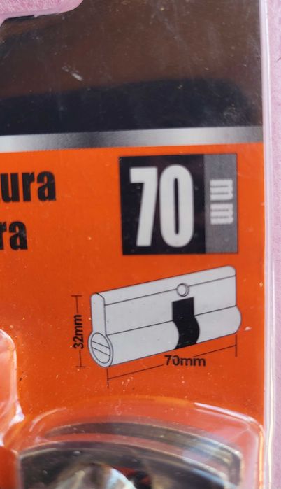 Cilindru  butuc  usa cu 3 chei nou