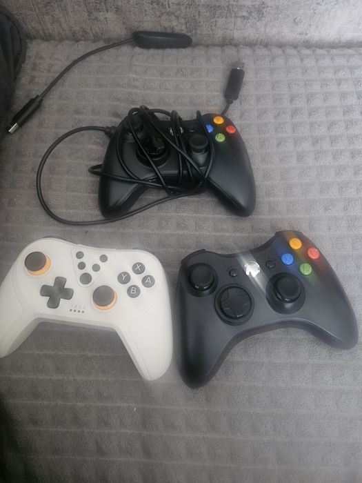 Продам три геймпада в отличном состочнии