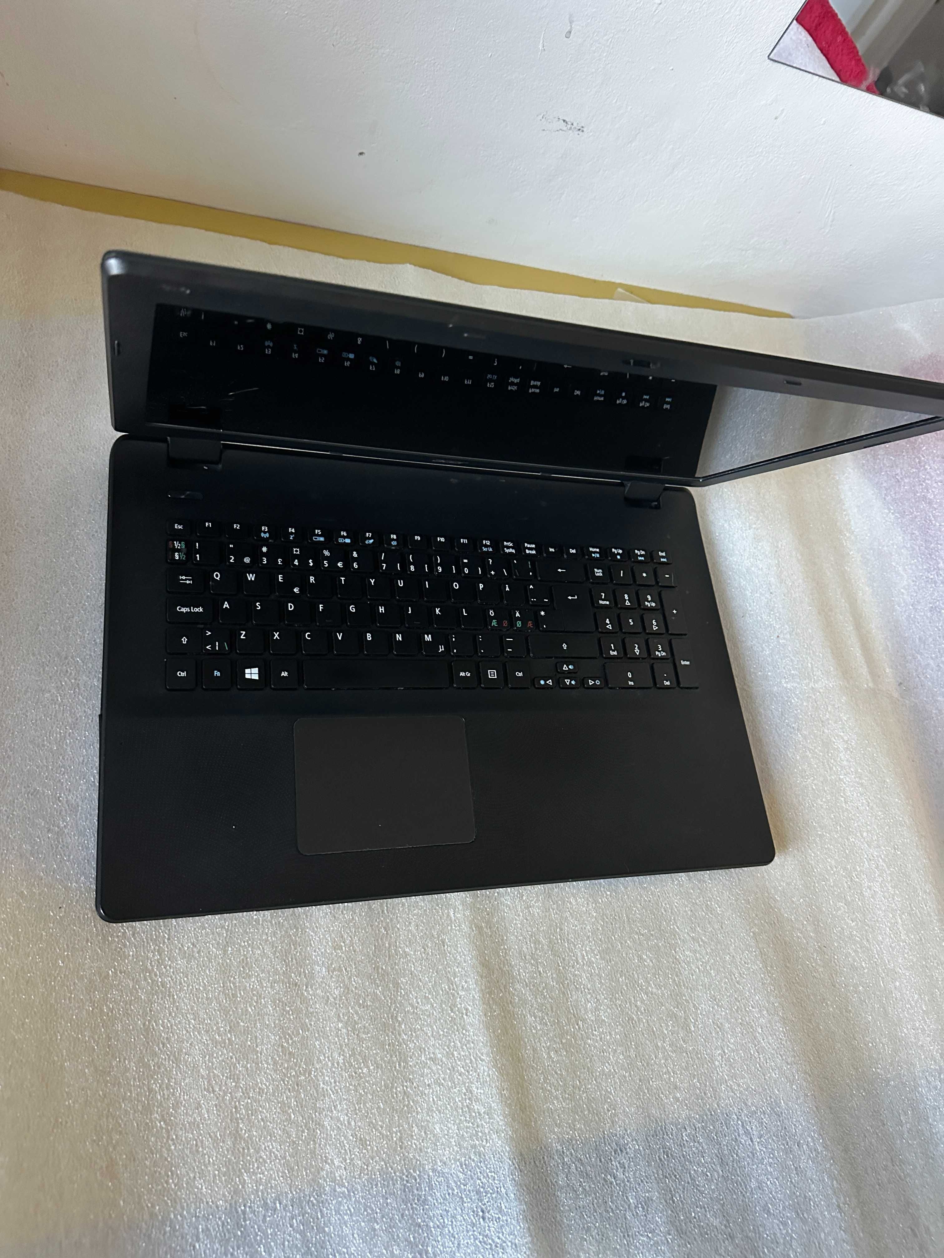 laptop acer 17.3 led, ram 8 gb, ssd 120 gb