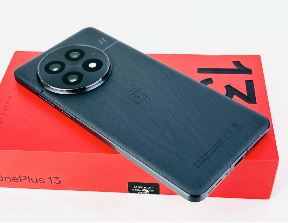 KATO НОВ! OnePlus 13 5G 16RAM 512GB Black Eclipse Гаранция!