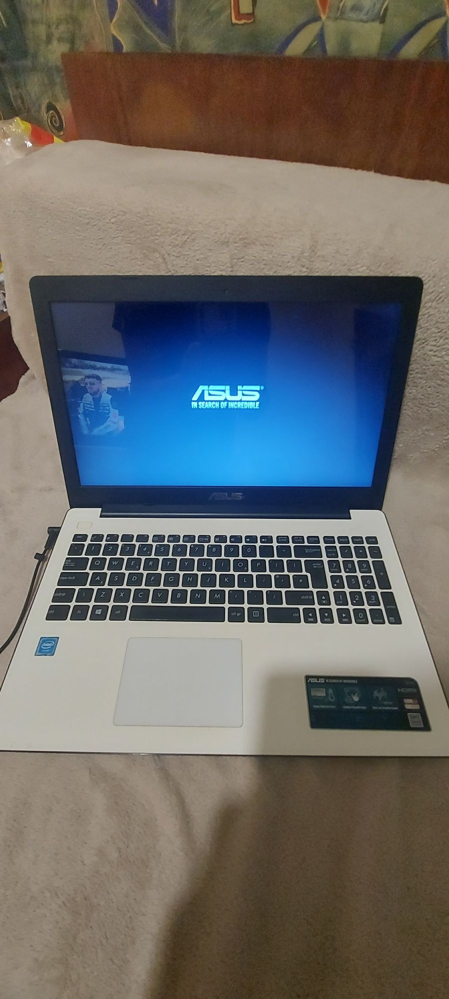 Asus X553S 4gb ram 1Tb hd