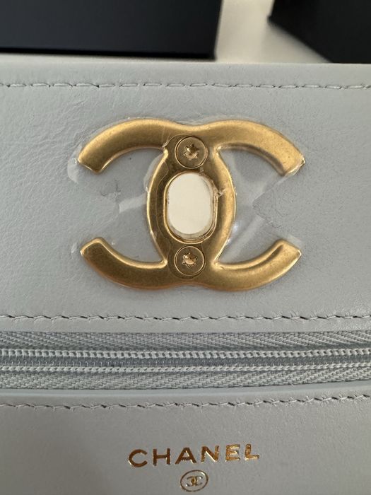 Chanel wallet on chain