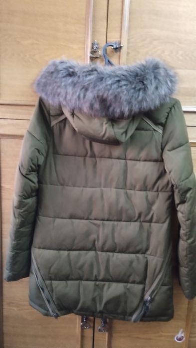 Продам зимнюю женскую куртку.