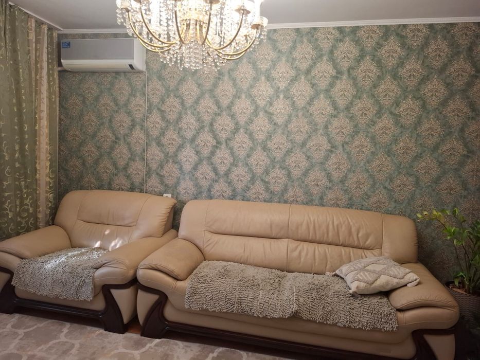 Продам тройку 2 дивана, кресло, сервант угловой