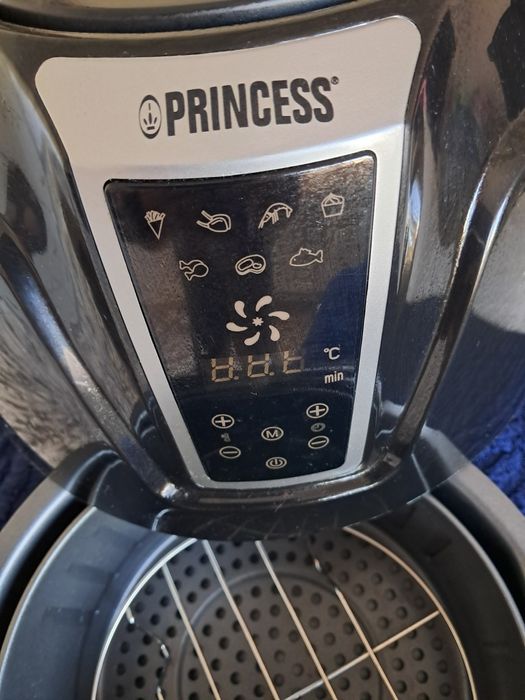 Friteuza cu aer cald marca Princess
