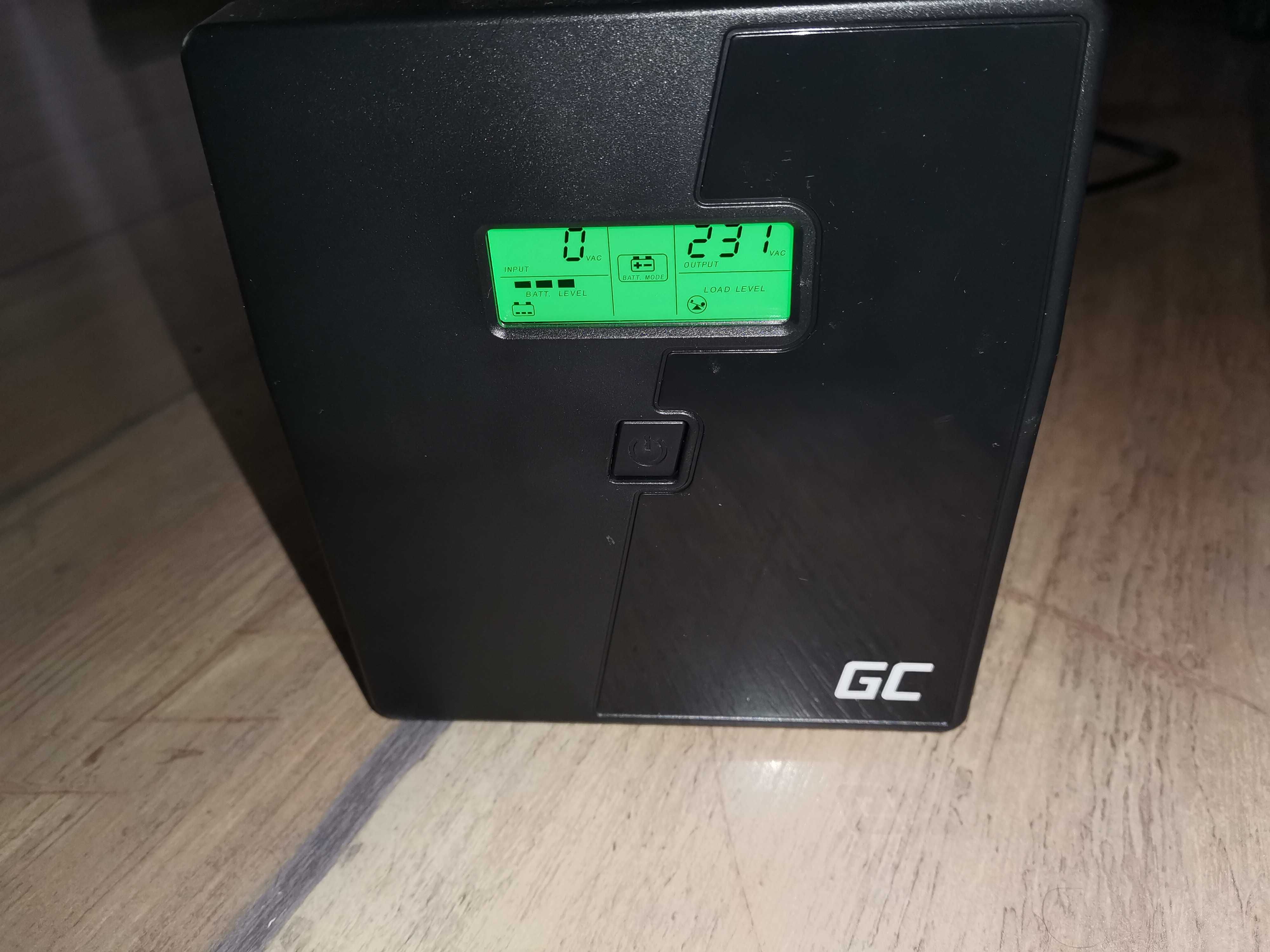 Две GreenCell UPS устройства (едното работещо, другото с проблем);