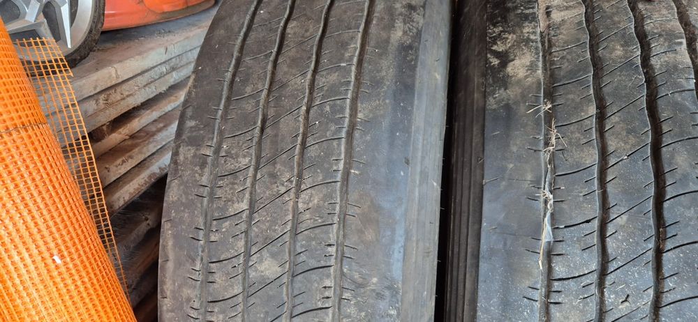 Vând cauciucuri camion