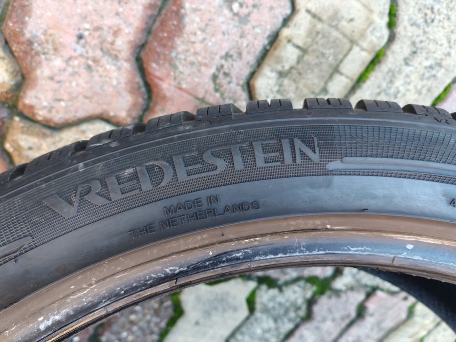 255 40 21,4buc iarnă Vredestein 2021,6mm