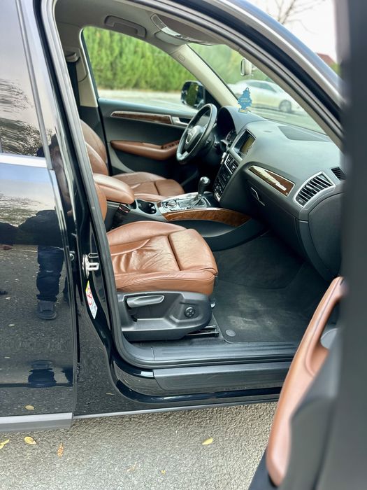 Audi Q5 Qattro 2.0 tdi automat an fab 2011 pretul este Negociabil