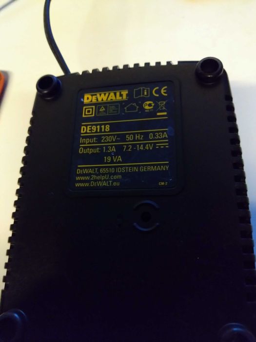 Încărcător acumulator NiCd bormașină  Dewalt 12V model DE9118