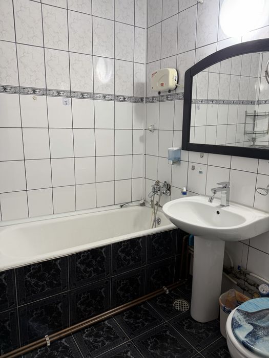 Apartament cu 3 camere complet mobilat in zona Podul Gruii