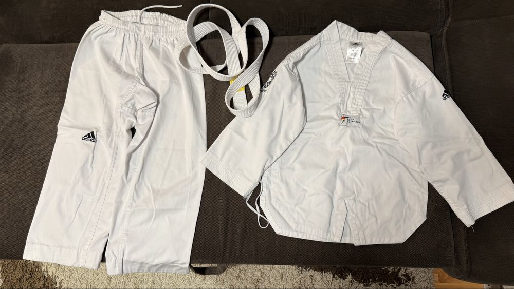 Dobok, botosei, sac de box, manusi, gantere  taekwon-do, kempo, copii