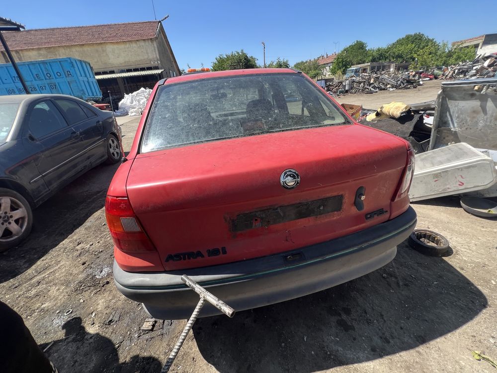 Opel Vectra A 1.6 НА ЧАСТИ