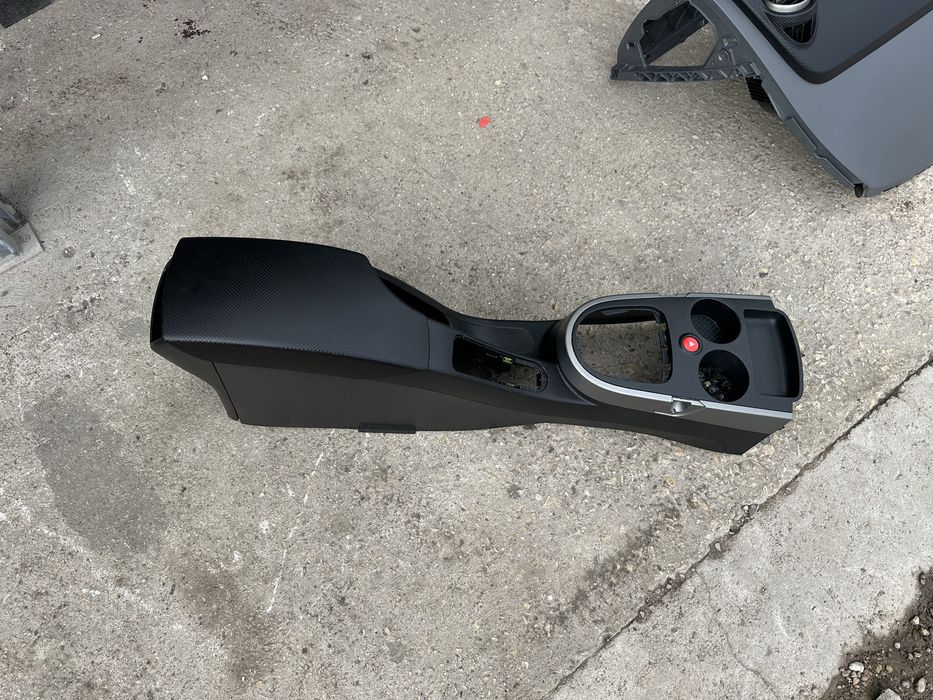 Централна конзола със подлакътник за Сеат Алтеа