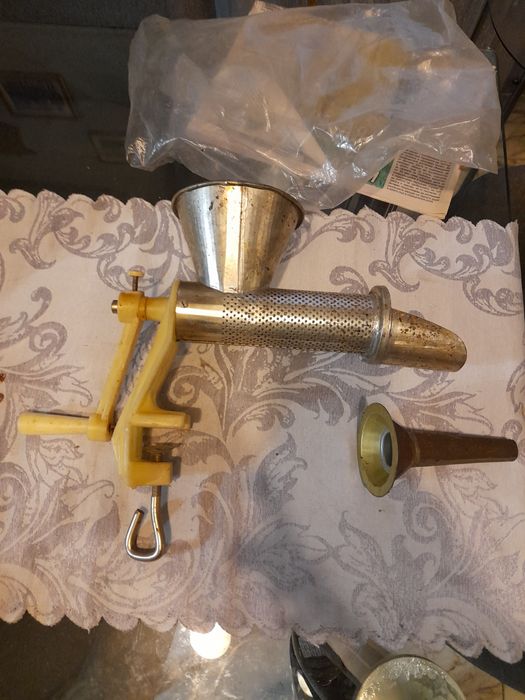 Скара българска,машинка за мелене на домати, Щендери