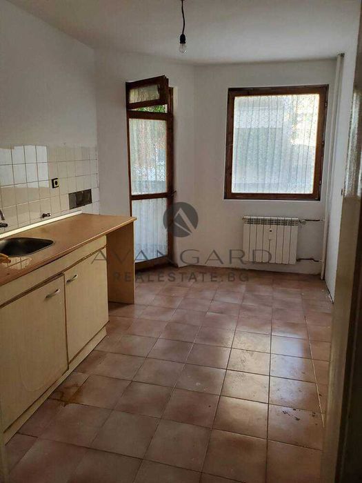 Продава се Тристаен апартамент в Пловдив, Център - 81 кв.м за 2087 €/кв.м - Снимка #4