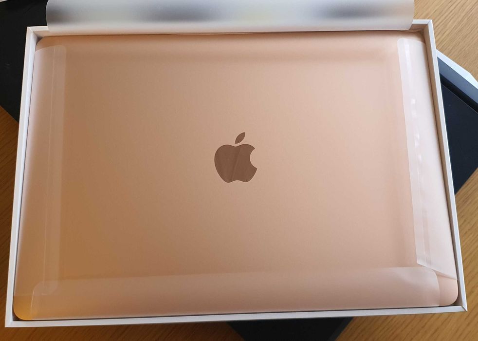 MacBook Air 13" - i3 8GB 256GB SSD