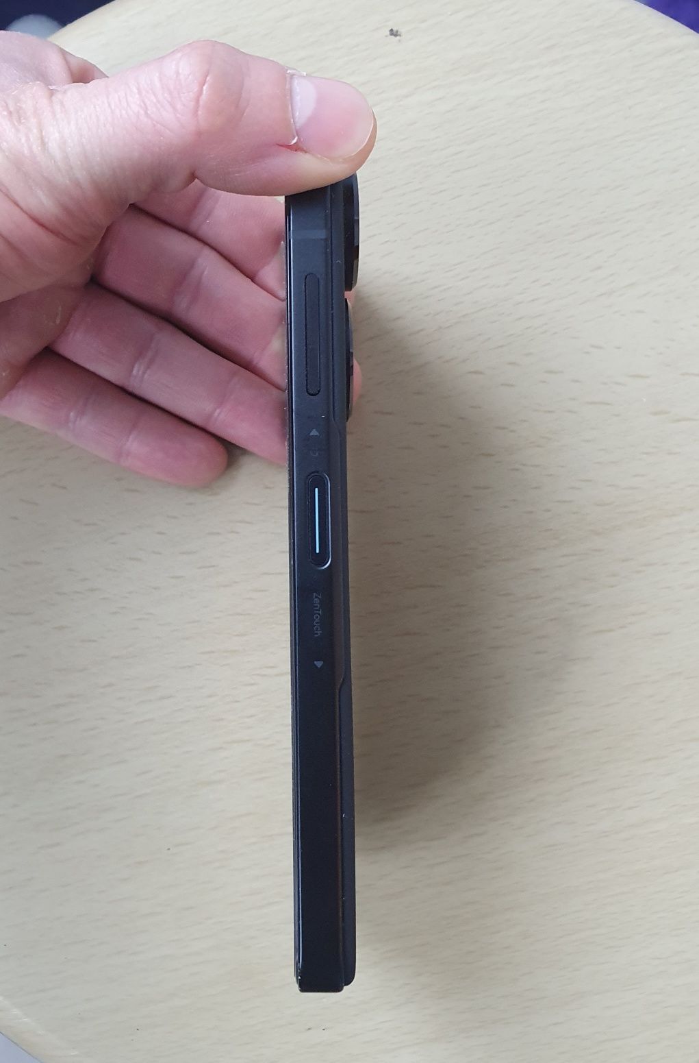 Asus Zenfone 9, 128GB, 8GB RAM, 5G, în garanție