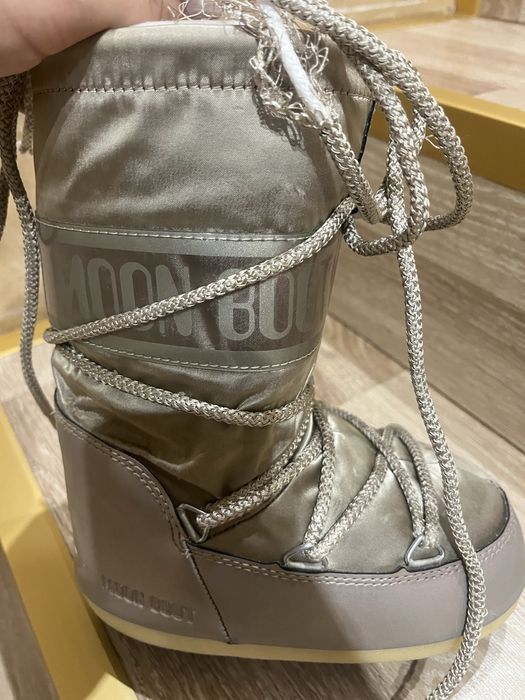 Ботуши ,, Moon Boot”