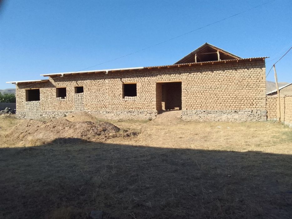 Yer uchastkasi zudlik bilan sotiladi