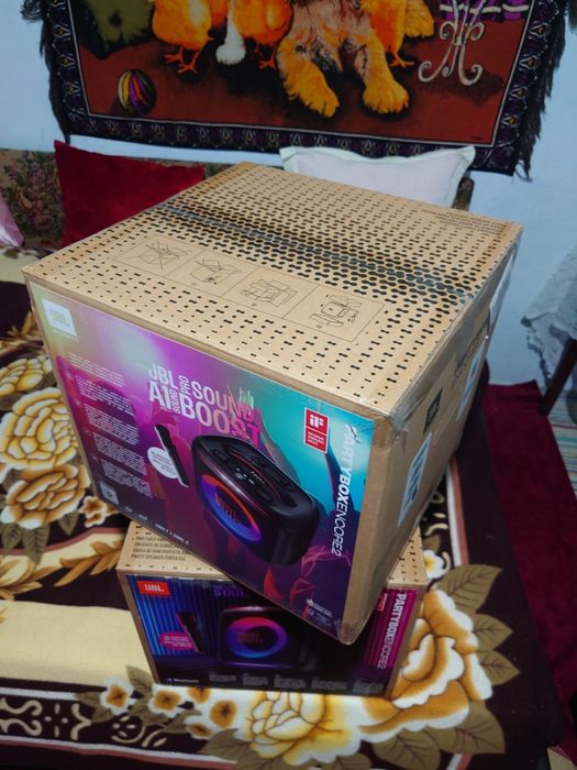 Vând boxe JBL party box encore 2