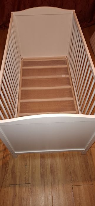 Pătuț din lemn alb,reglabil,140×70 cm+saltea aproape nouă!