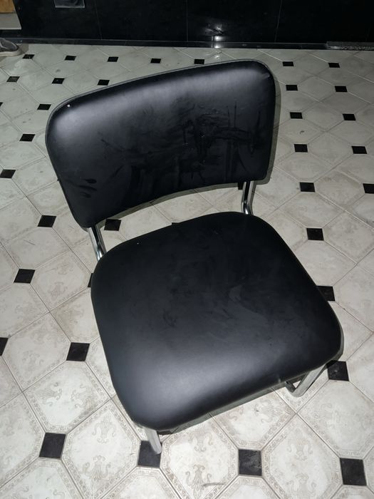 Komputer stol sotiladi