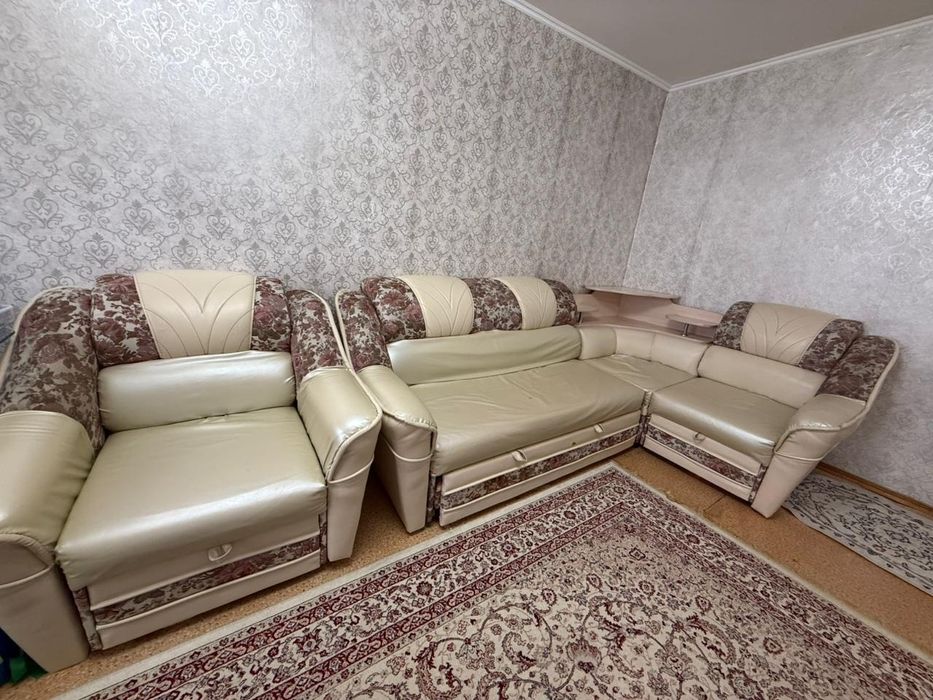 Продается диван хороший