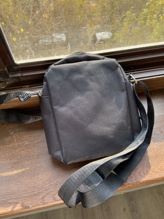 Продается сумка через плечо