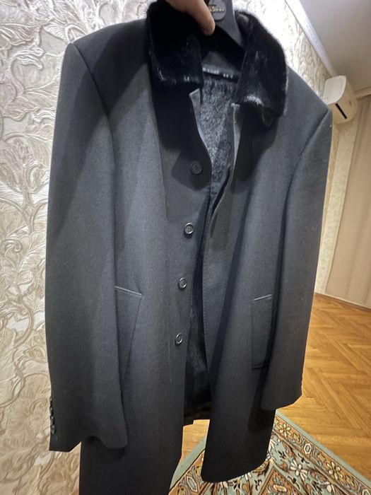Зимнее пальто с меховым воротом и подкладом