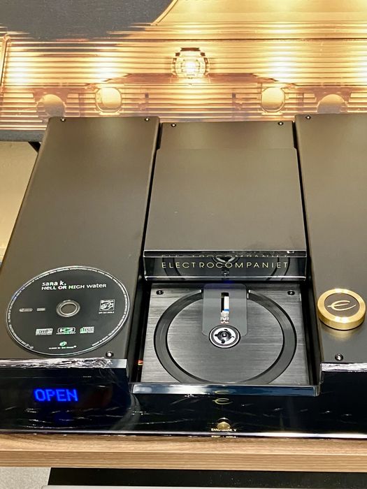 -% НАМАЛЕН! Еталонен CD плейър Electrocompaniet EMC 1 MKV Reference