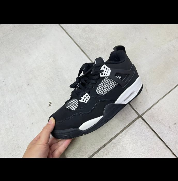 Jordan 4 retro white thunder