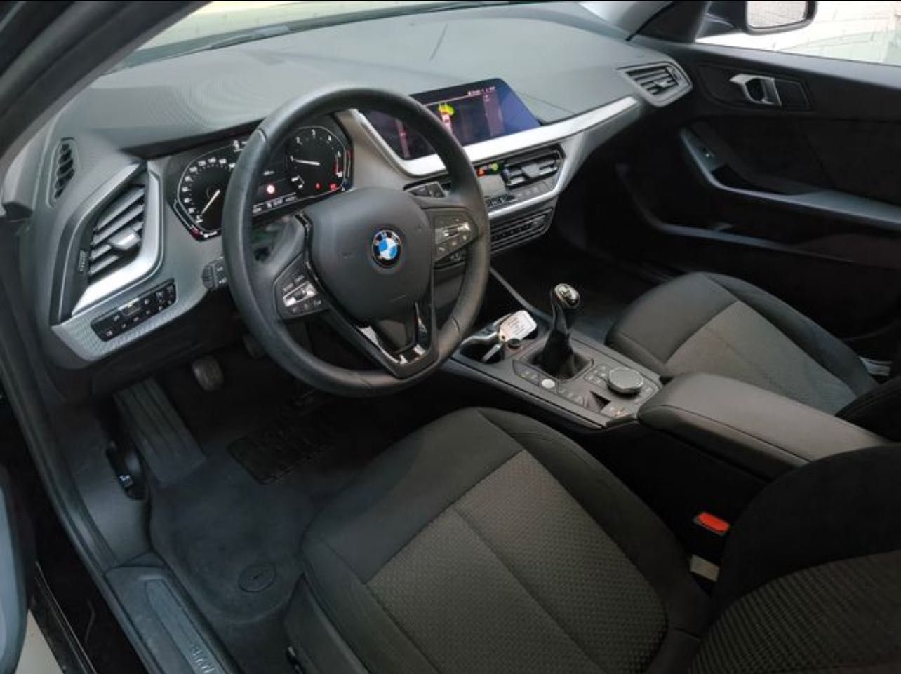 Bmw serie 1 an 2021 / 100.000km