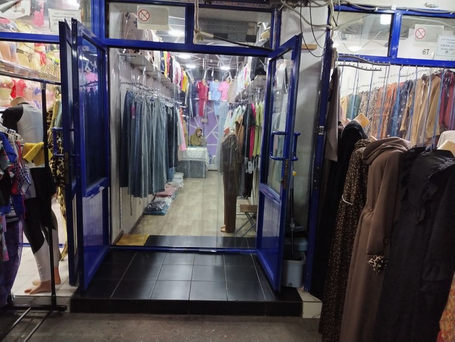 Урикзор бозорида магазин сотилади