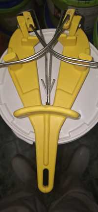 Жълта щтракалка bobet