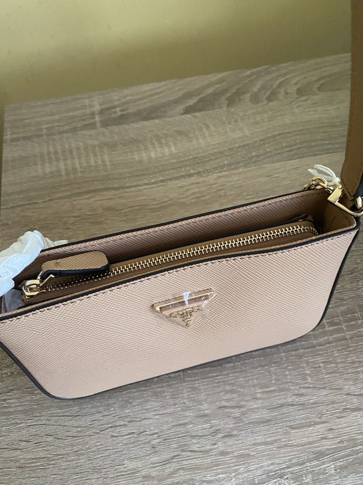 Оригинална нова чанта Guess