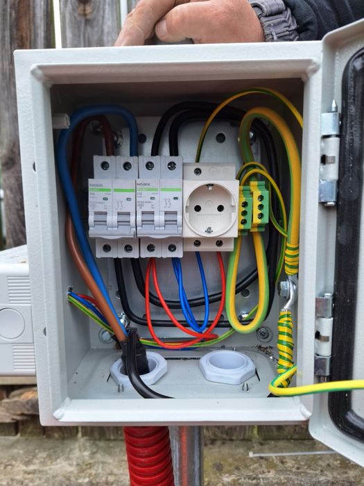 *Electrician  Calificat * .La domiciliu  clientului !
