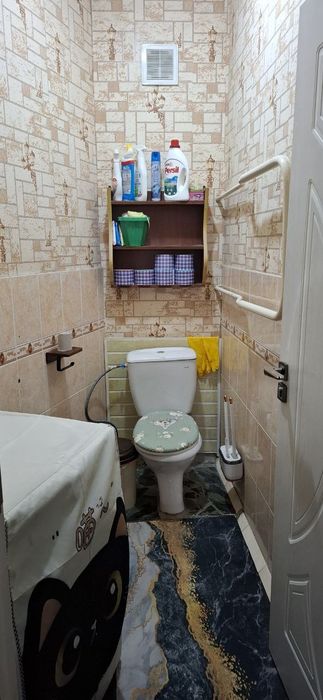 Srochna kvartira sotiladi