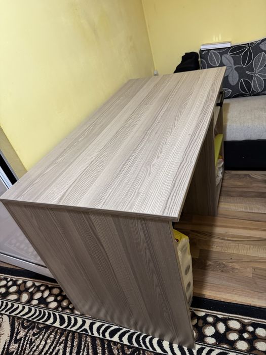 Бюро със стол без забележки