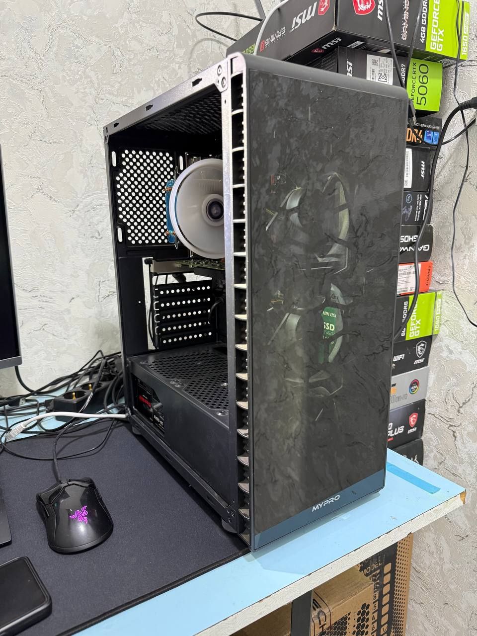 Многозадачный офисной ПК
E5 2620 v3 
6 ядро 12 потоков
DDR4 16GB 
Виде