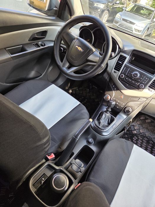 Vând Chevrolet Cruze 1.6 benzina  113 cp anul 2010