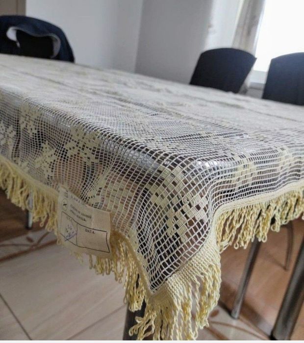 Fata de masa 145/120 cm