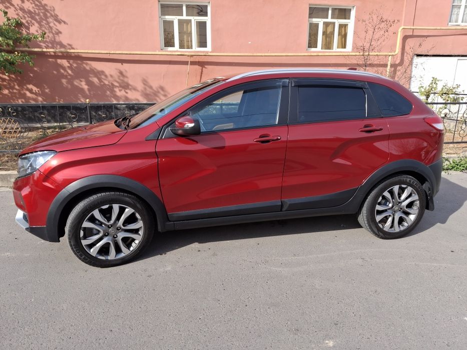 Продам лада х рай кросс 2021 года пробегом 77000.  км краска родная