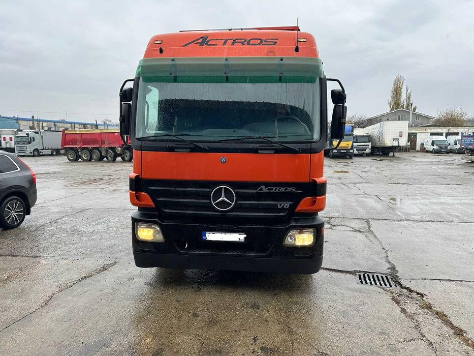 Camion trasport busteni