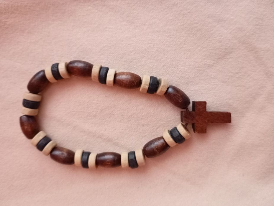 Специални религиозни гривни.